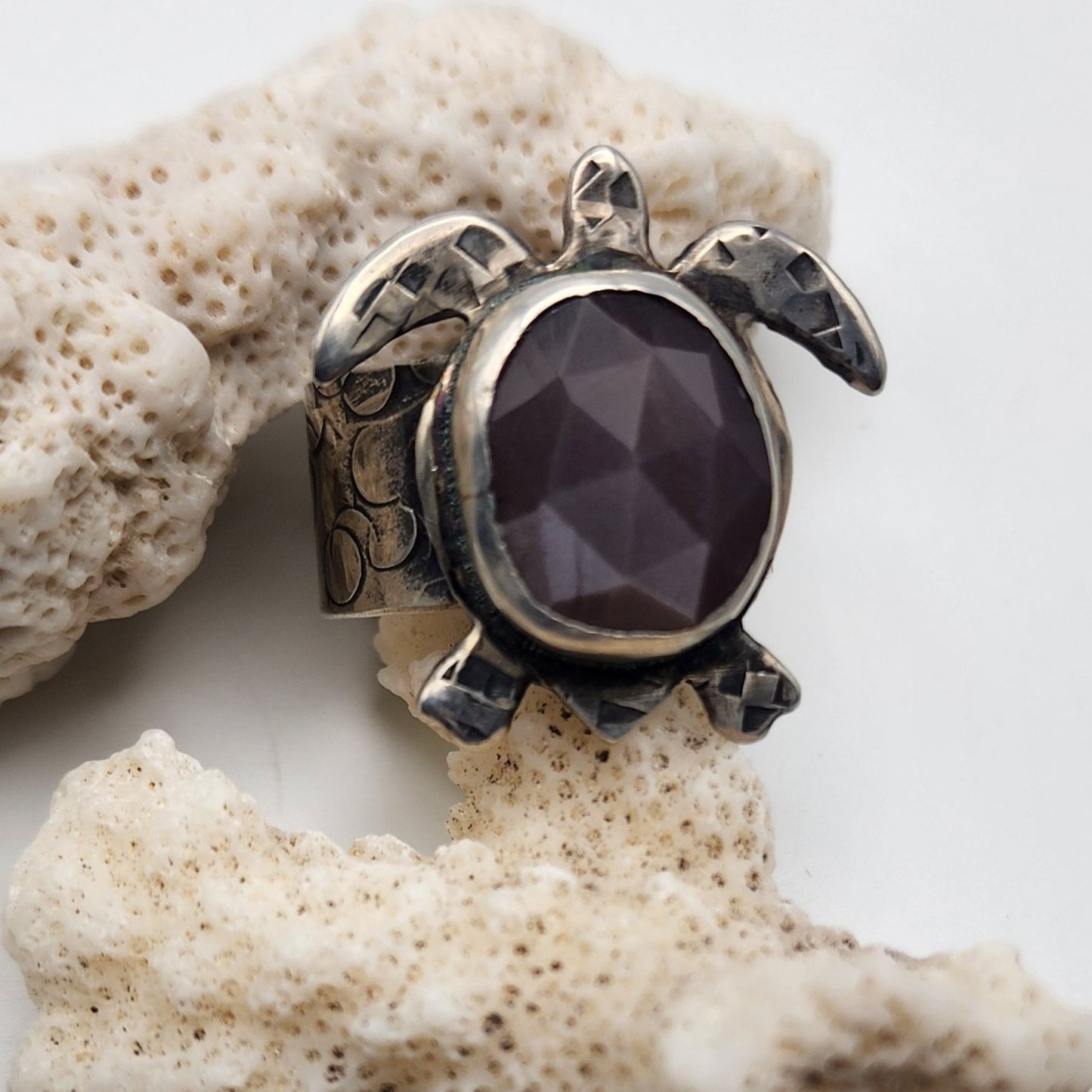Turtle adjustable ring